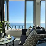 Spacious Studio Apartment - Number 4702